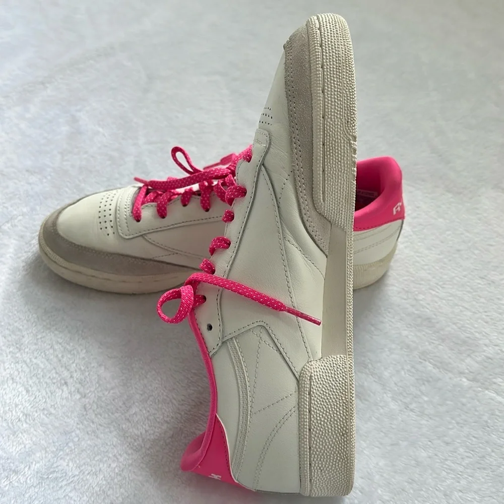 Reebok Retro Low Top Sneakers Shoes Women 10 Suede Hot Pink Sporty Skater Grunge